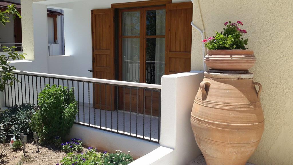 Granny'S House Apartment Palekastro Exterior photo